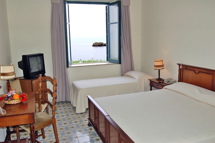 Imagen de la habitación del Hotel Lido Mediterranee. Foto 5