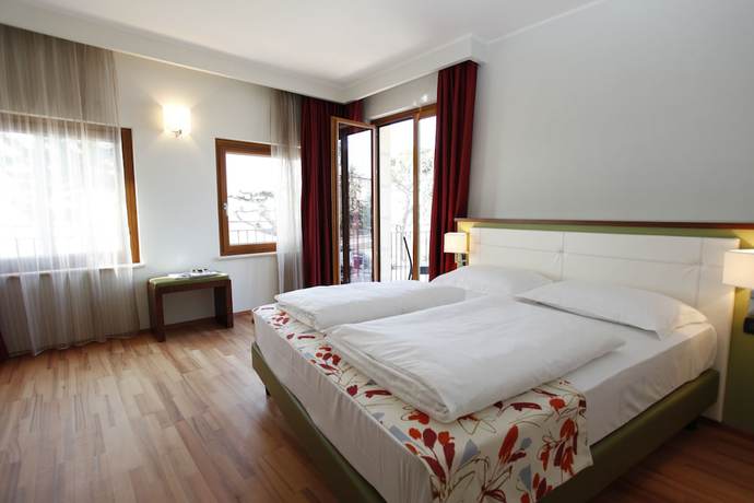 Imagen de la habitación del Hotel Lido, Torri Del Benaco. Foto 14