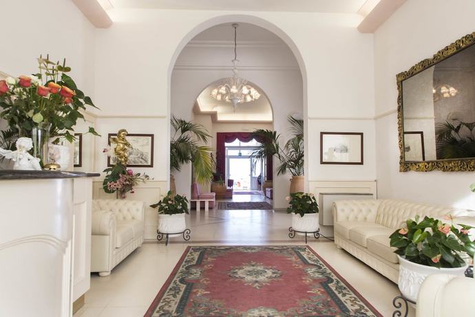 Imagen de los interiores del Hotel Lido Viserba. Foto 19