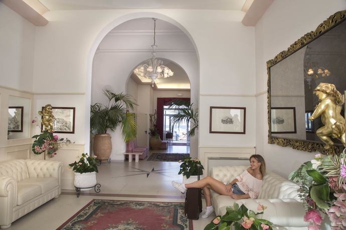 Imagen de los interiores del Hotel Lido Viserba. Foto 20