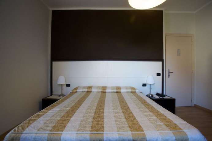 Imagen de la habitación del Hotel Lido di Angera. Foto 16