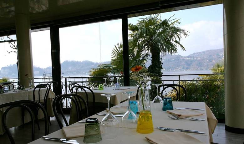Imagen del bar/restaurante del Hotel Lido di Angera. Foto 7