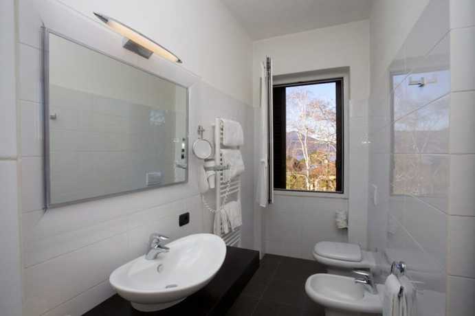 Imagen de la habitación del Hotel Lido di Angera. Foto 19
