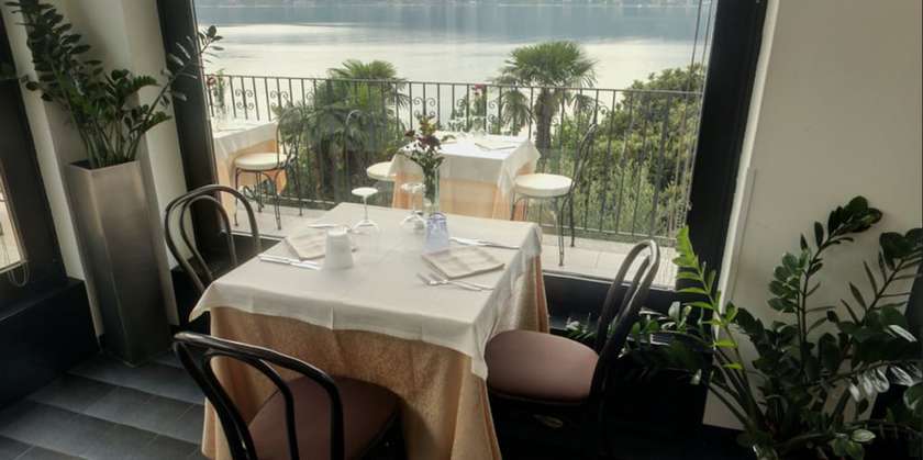 Imagen del bar/restaurante del Hotel Lido di Angera. Foto 14