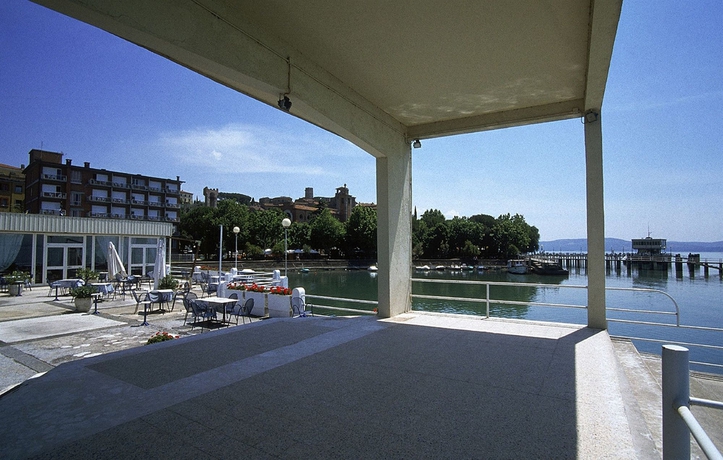Imagen de los exteriores del Hotel Lidò, Lago Trasímeno. Foto 3