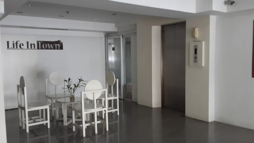 Imagen de los interiores del Hotel Life In Town Chiangmai. Foto 15