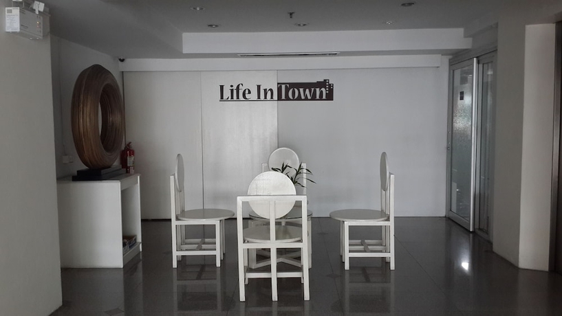 Imagen de los interiores del Hotel Life In Town Chiangmai. Foto 16