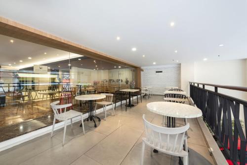Imagen general del Hotel Life Soekarno Hatta Makassar. Foto 13