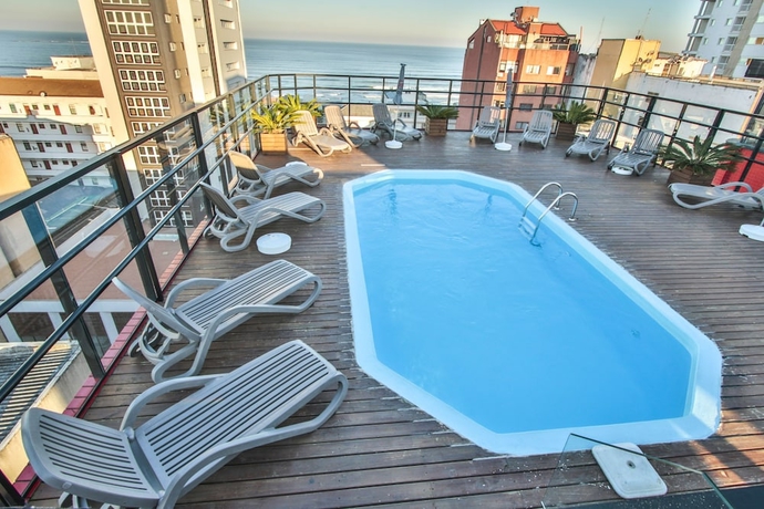 Imagen de la piscina del Hotel Life Torres. Foto 18