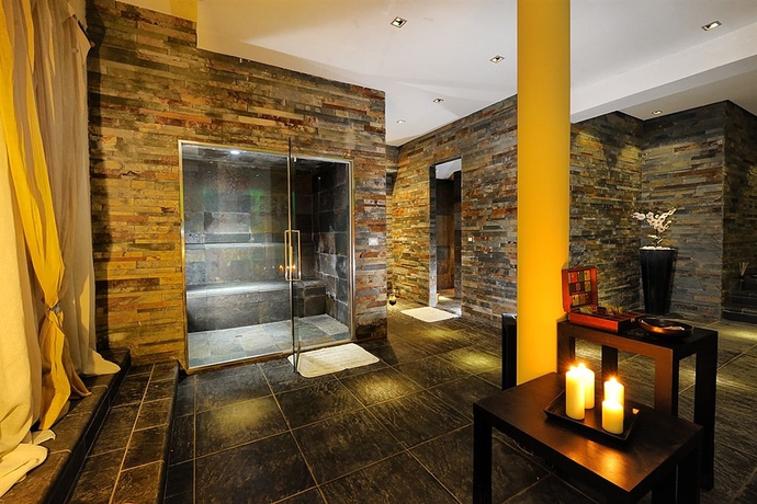 Imagen de la piscina del Hotel Life, Viserbella. Foto 13