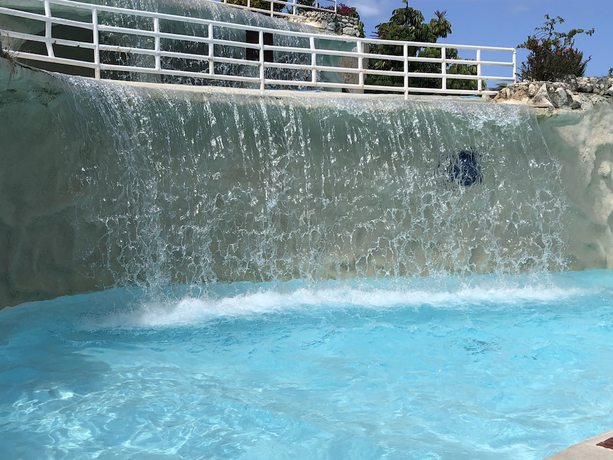Imagen de la piscina del Hotel Lifestyle Kosher Crown Villas. Foto 18