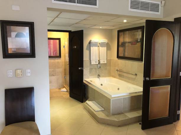 Imagen de la habitación del Hotel Lifestyle Kosher Presidential Suites. Foto 5