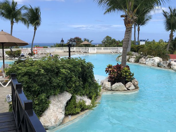 Imagen de la piscina del Hotel Lifestyle Kosher Presidential Suites. Foto 15