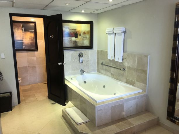Imagen de la habitación del Hotel Lifestyle Kosher Presidential Suites. Foto 11