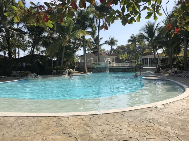 Imagen de la piscina del Hotel Lifestyle Kosher Tropical Suites. Foto 15