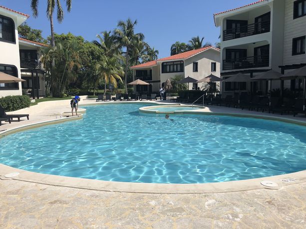 Imagen de la piscina del Hotel Lifestyle Kosher Tropical Suites. Foto 17