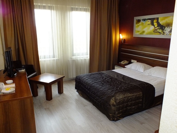 Imagen de la habitación del Hotel Lifos Otel. Foto 11
