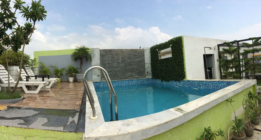 Imagen de la piscina del Hotel Light House Agra. Foto 9