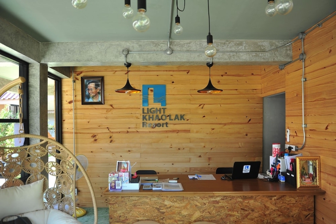 Imagen de los interiores del Hotel Light Khaolak Resort. Foto 18