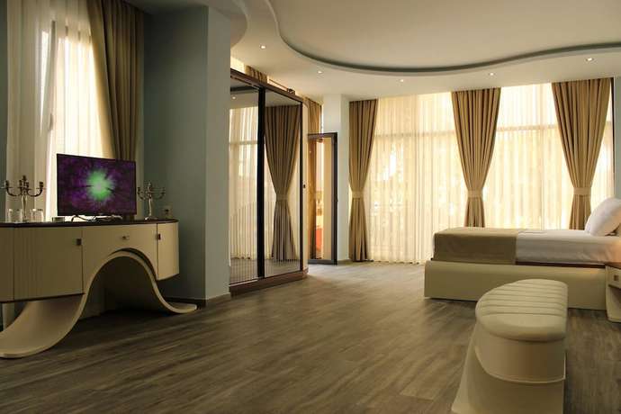 Imagen de la habitación del Hotel Light Palace. Foto 8