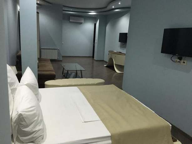 Imagen de la habitación del Hotel Light Palace. Foto 10
