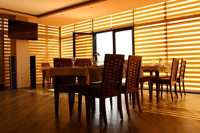 Imagen del bar/restaurante del Hotel Light Palace. Foto 5