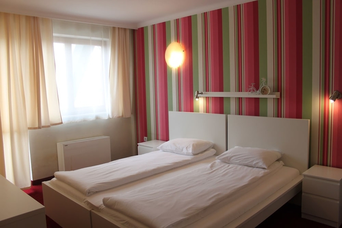 Imagen de la habitación del Hotel Light, Sofia. Foto 7