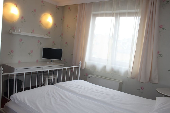 Imagen de la habitación del Hotel Light, Sofia. Foto 12