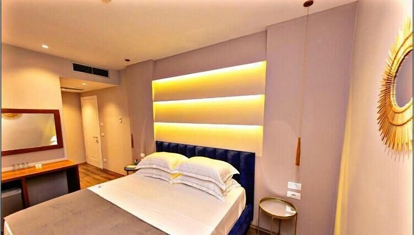 Imagen de la habitación del Hotel Light, Tirana. Foto 24