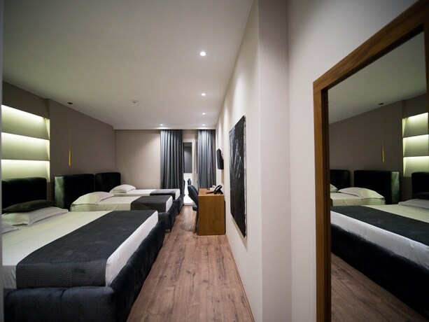 Imagen de la habitación del Hotel Light, Tirana. Foto 27