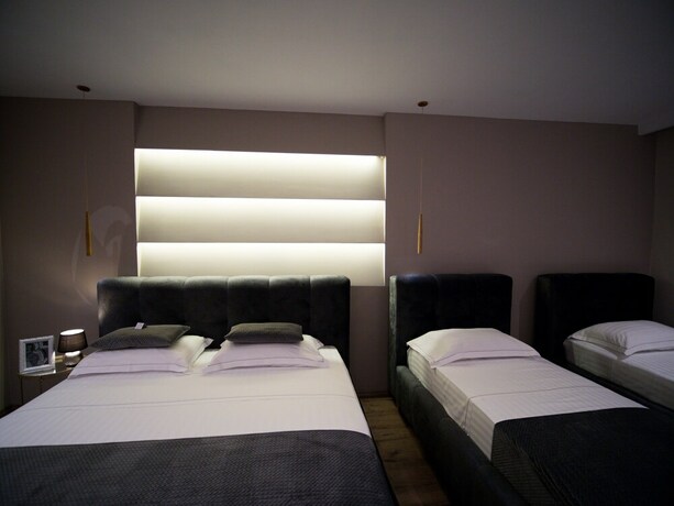 Imagen de la habitación del Hotel Light, Tirana. Foto 28