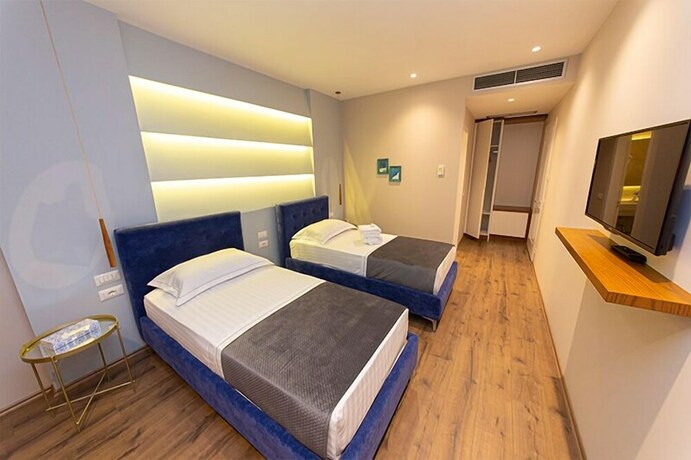 Imagen de la habitación del Hotel Light, Tirana. Foto 31