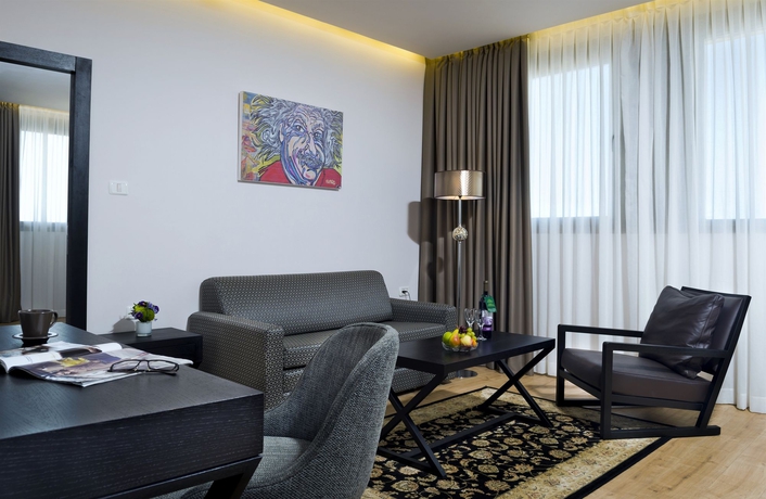 Imagen de los interiores del Hotel Lighthouse By Brown Hotels. Foto 11