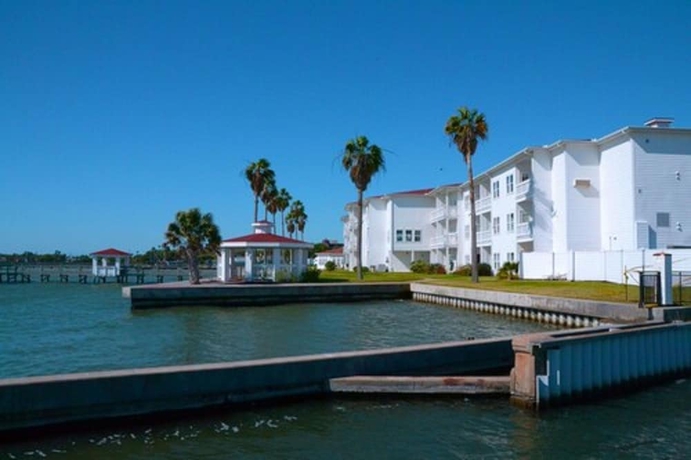 Imagen de los exteriores del Hotel Lighthouse Inn At Aransas Bay. Foto 14