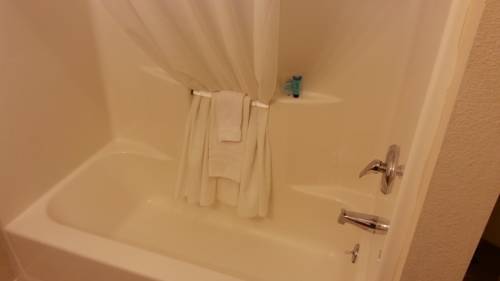 Imagen de la habitación del Hotel Lighthouse Oceanfront Resort. Foto 5