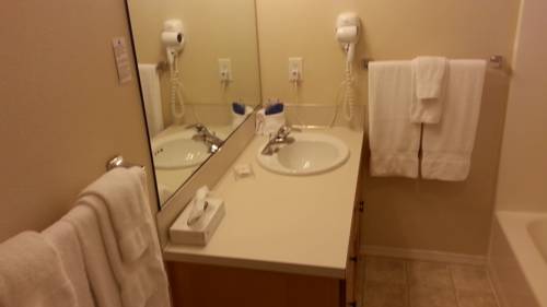 Imagen de la habitación del Hotel Lighthouse Oceanfront Resort. Foto 6