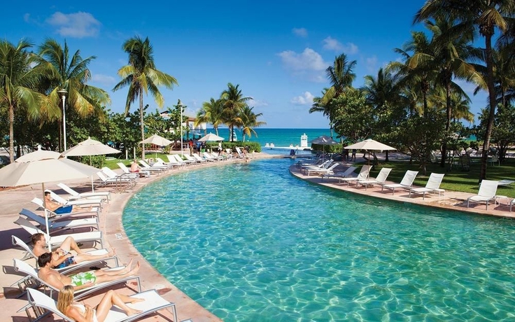 Imagen de la piscina del Hotel Lighthouse Pointe at Grand Lucayan. Foto 14