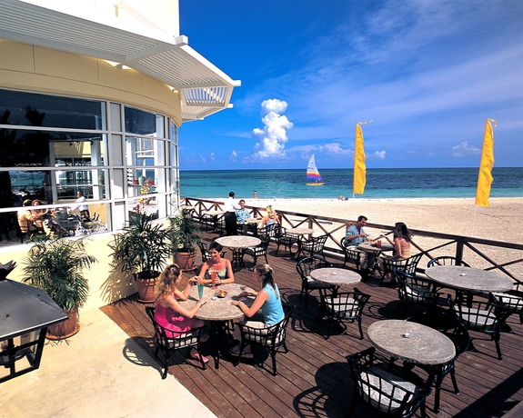 Imagen del bar/restaurante del Hotel Lighthouse Pointe at Grand Lucayan. Foto 4