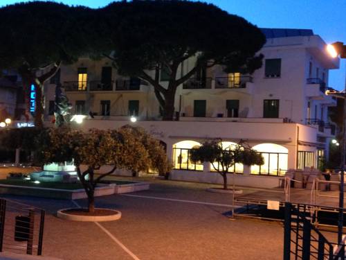 Imagen de la habitación del Hotel Ligure, Spotorno. Foto 8