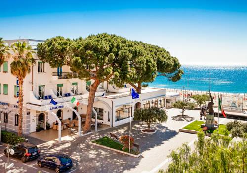 Imagen de la habitación del Hotel Ligure, Spotorno. Foto 13