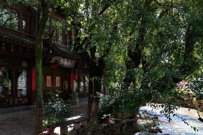 Imagen de los interiores del Hotel Lijiang Junpoxuan. Foto 20