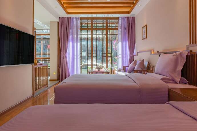 Imagen general del Hotel Lijiang Passing-cloud Resort. Foto 11