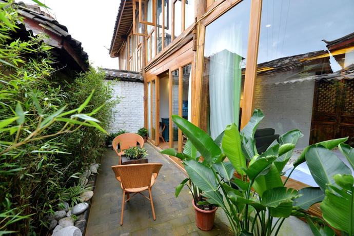 Imagen de los exteriores del Hotel Lijiang Seven Island Resort. Foto 13