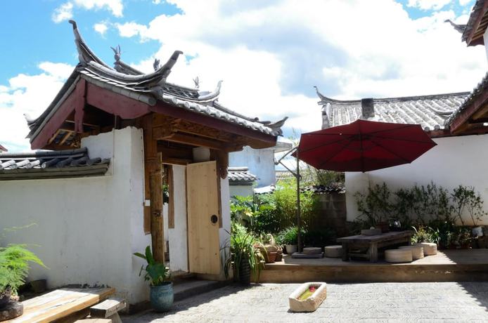 Imagen de los exteriores del Hotel Lijiang Seven Island Resort. Foto 15