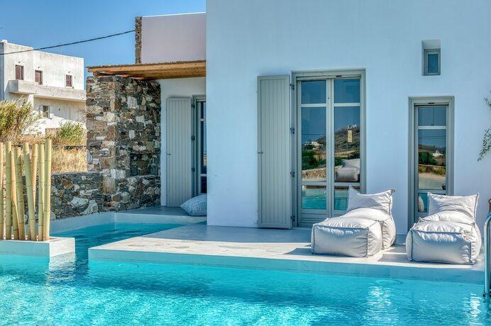 Imagen de la habitación del Hotel Lil Paros Luxury suites. Foto 16