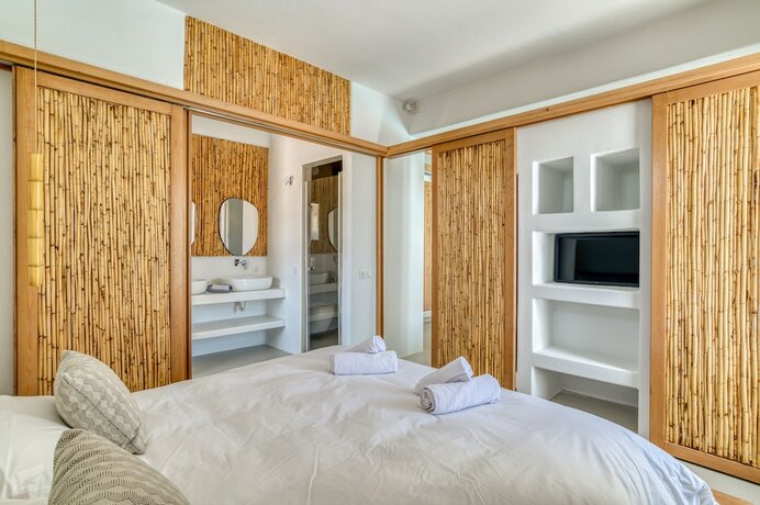 Imagen de la habitación del Hotel Lil Paros Luxury suites. Foto 18
