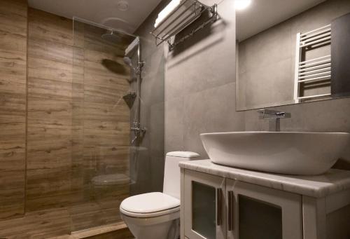 Imagen de la habitación del Hotel Lilat. Foto 16