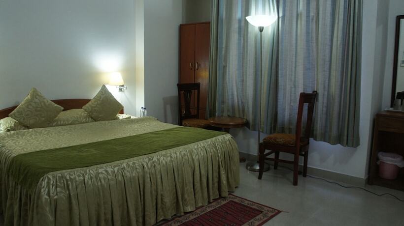 Imagen de la habitación del Hotel Lilawati Grand. Foto 14