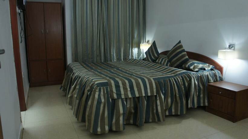 Imagen de la habitación del Hotel Lilawati Grand. Foto 16