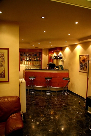 Imagen del bar/restaurante del Hotel Lilia, Pireo. Foto 2